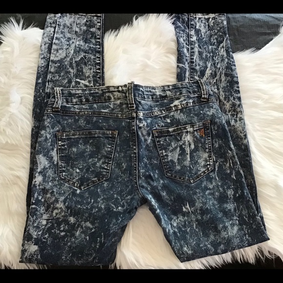 VIP Acid Wash Distressed Denim Skinny Jeans - Picture 3 of 6